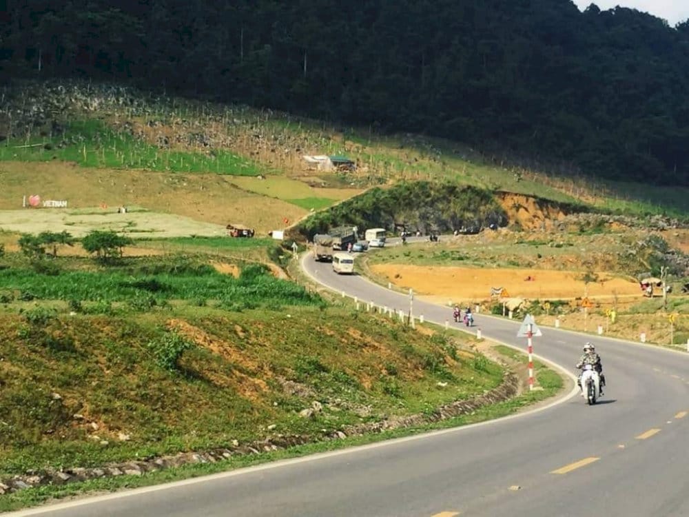 Cung đường trên cao nguyên Mộc Châu.